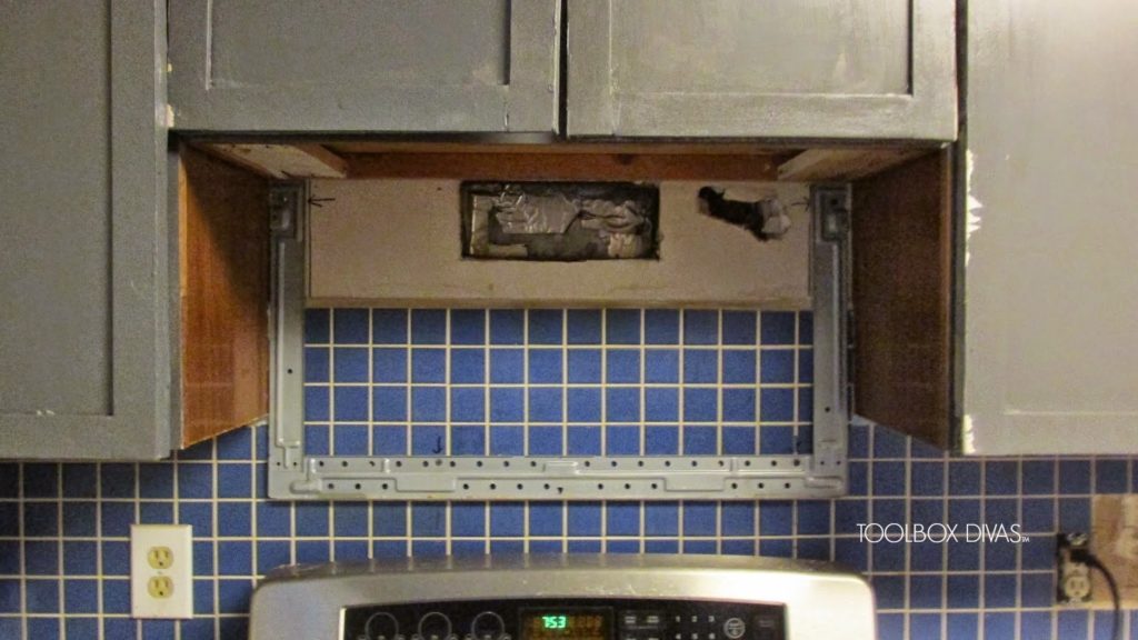 Tile Removal 101: Remove the Tile Backsplash Without Damaging the Drywall