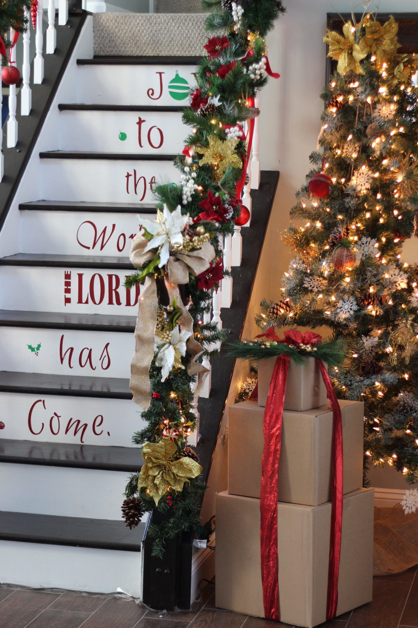 Dress up your stairs for Christmas with ToolBox Dias