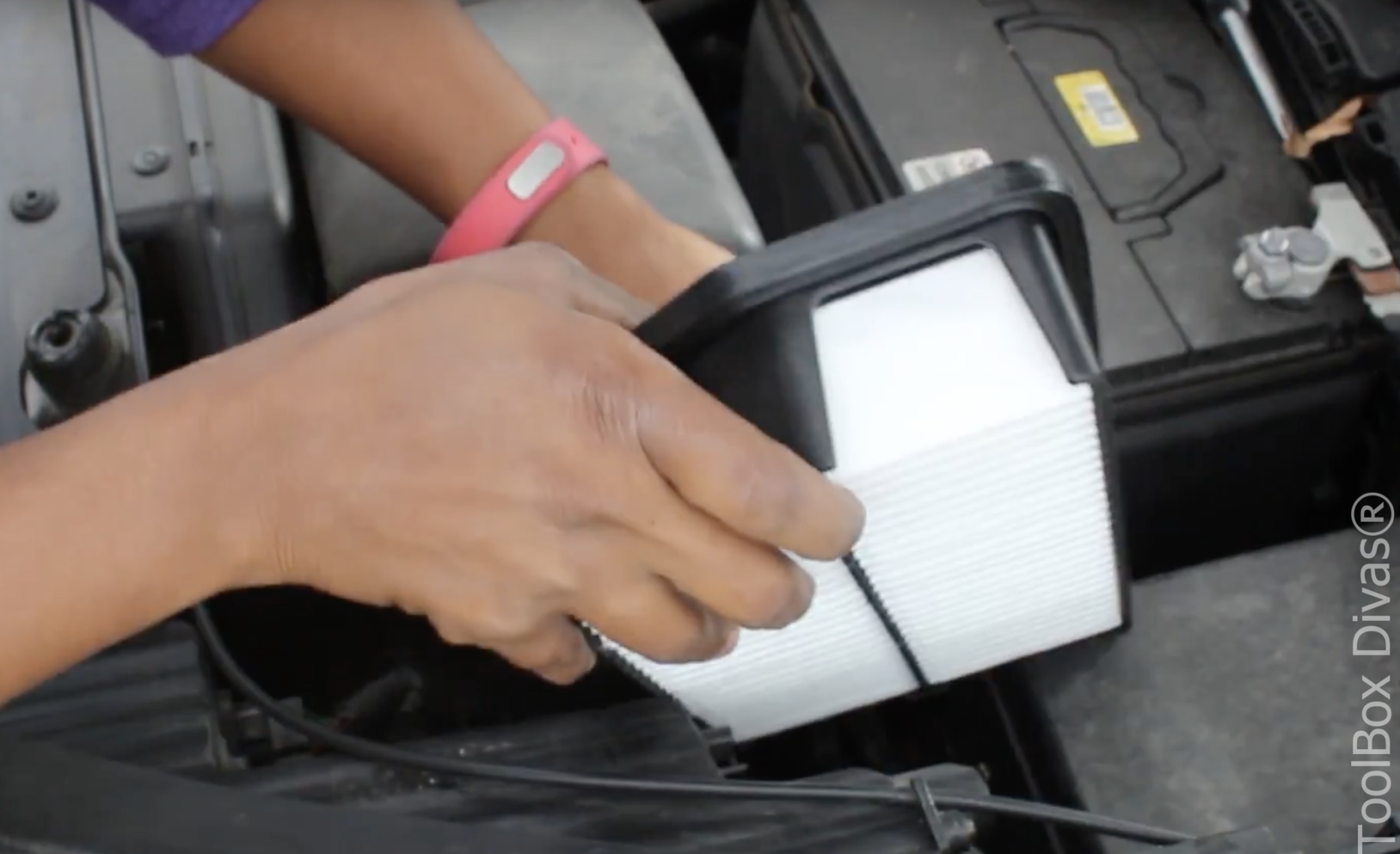 How to Change The Car Engine Filter